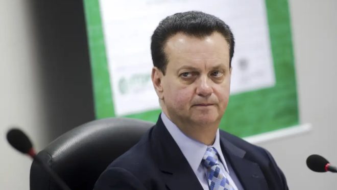 Kassab diz que Centrão está com Lula e que chance de Flávio Bolsonaro ser eleito é 'zero'