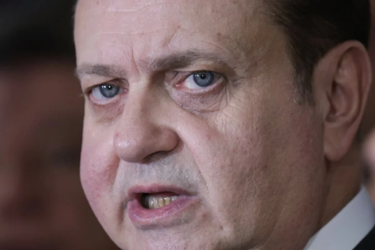 "Não tem a menor chance", diz Gilberto Kassab sobre eleição de Flávio Bolsonaro
