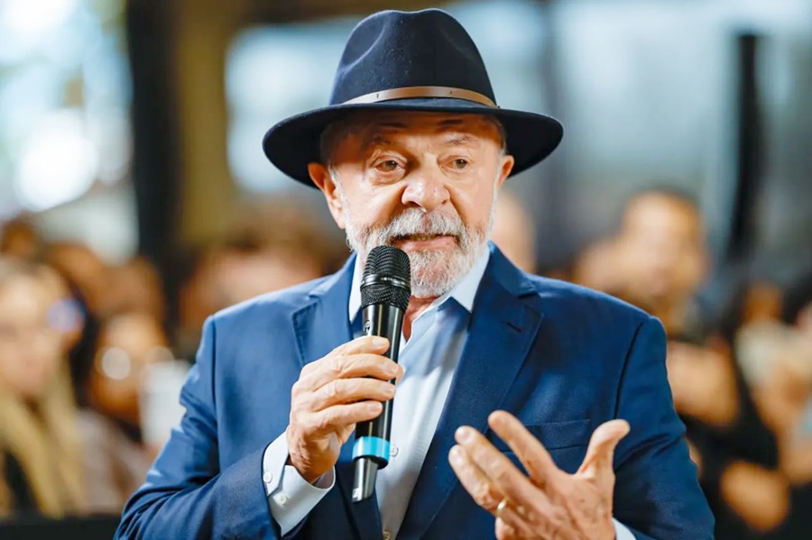 TSE aceita ação contra Lula por abuso em homenagem no Carnaval do Rio