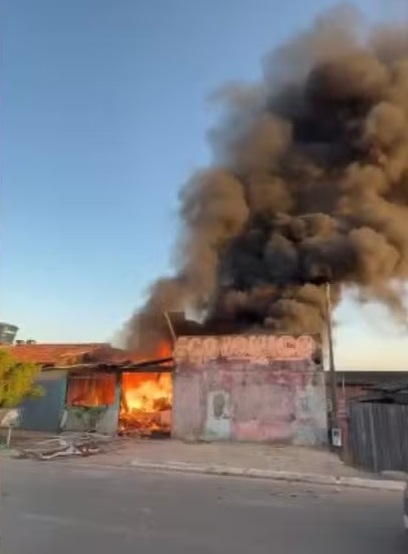 Mulher morre após ex-companheiro incendiar casa e impedir fuga 