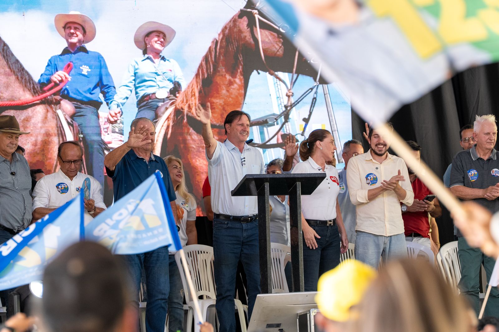 Acir lança candidatura ao senado em evento para milhares de pessoas
