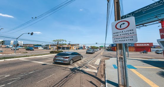 Direita livre e proibido estacionar, Semtran reforça atenção às placas de trânsito
