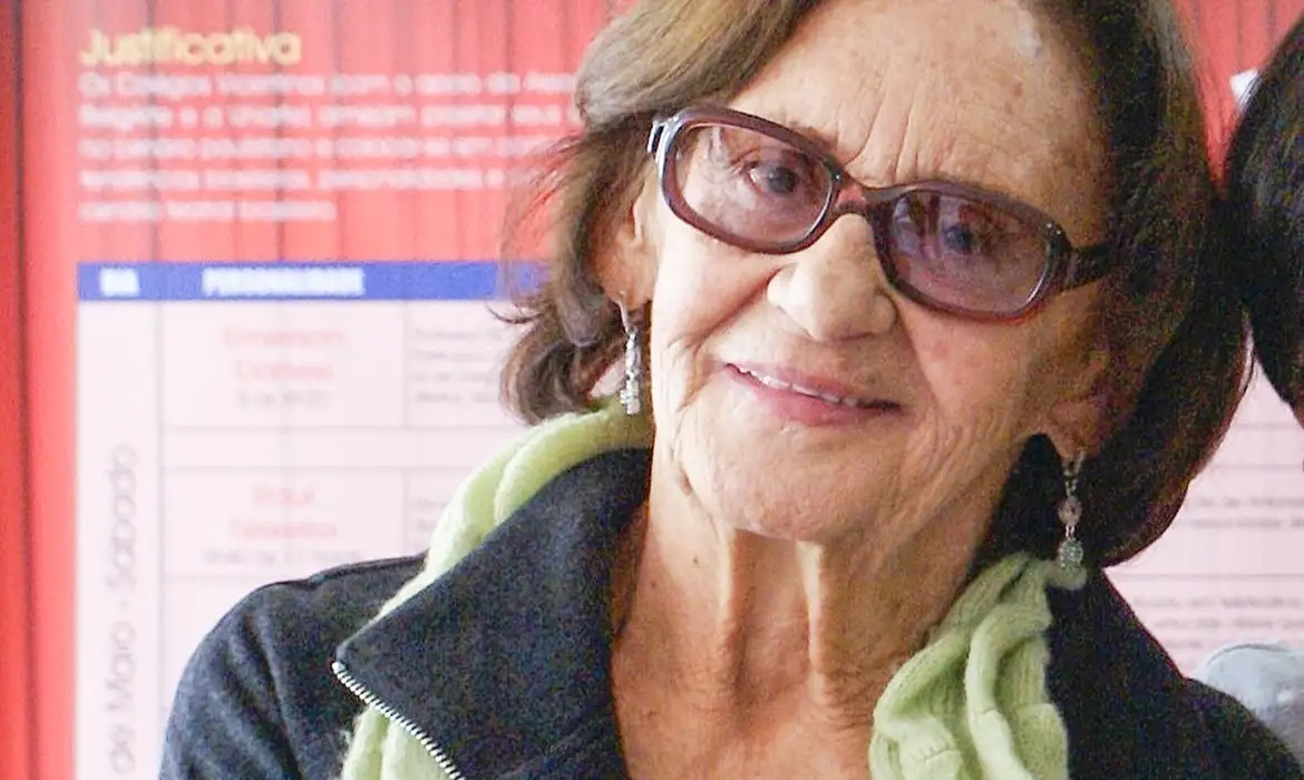 Atriz Laura Cardoso, ícone da TV do Brasileira, morre aos 98 anos em São Paulo
