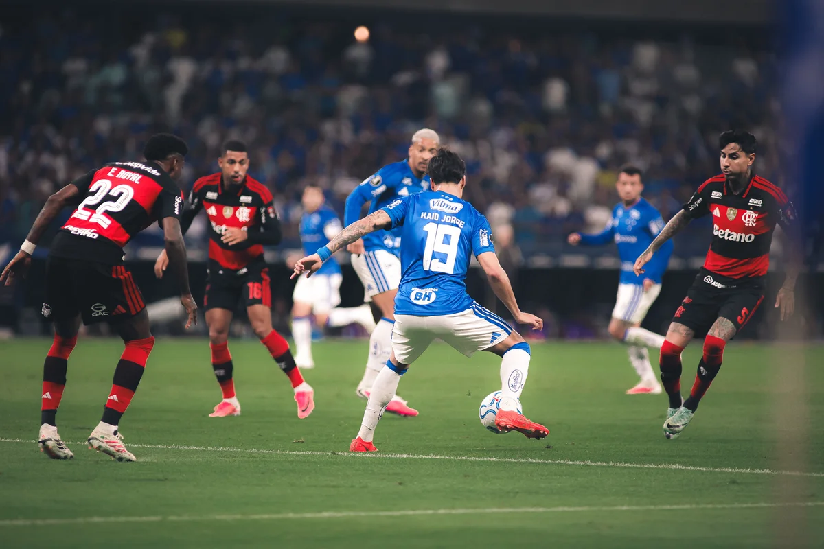 Cruzeiro tem vantagem sobre Flamengo em confronto de mata-mata
