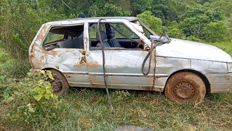 Carro afunda em represa e três pessoas da mesma família morrem em Rondônia