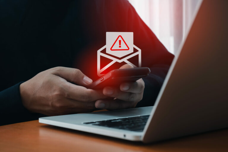 Golpe do falso link por culpa da vítima afasta responsabilidade do banco
