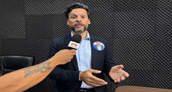 Delegado Camargo faz mais de trinta promessas em menos de sete minutos