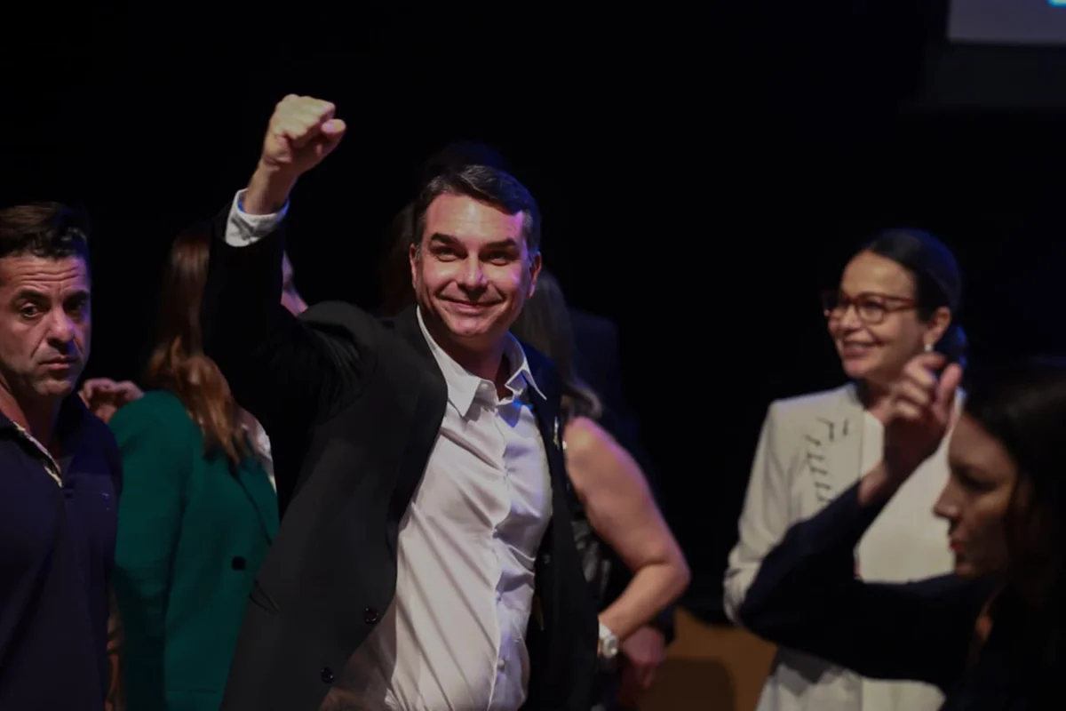 Lulinha e Marcola atingem Lula e "ajudam" Flávio Bolsonaro nas pesquisas, dizem aliados