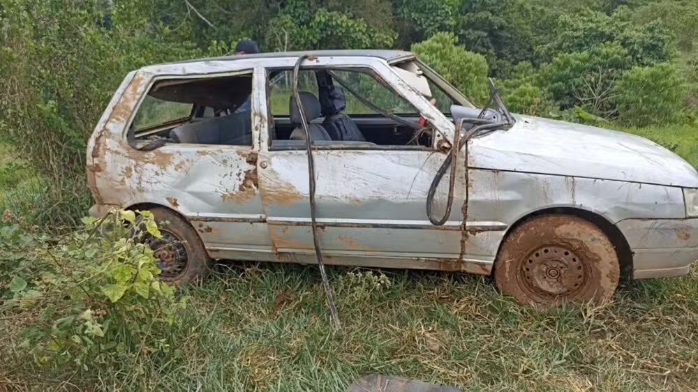 Três pessoas da mesma família morrem após carro afundar em represa em RO