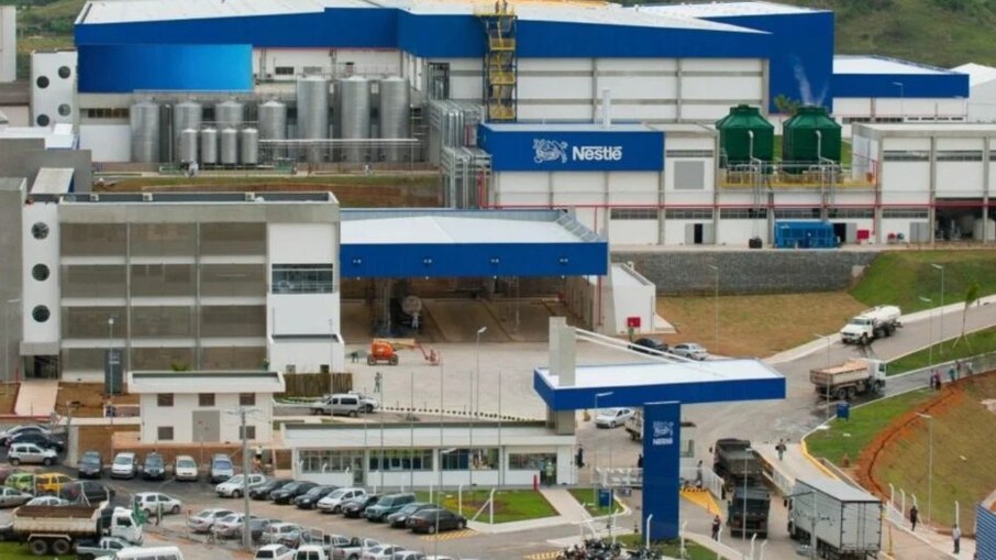 Nestlé fecha fábricas e anuncia demissão de 16 mil funcionários até o fim de 2026 

