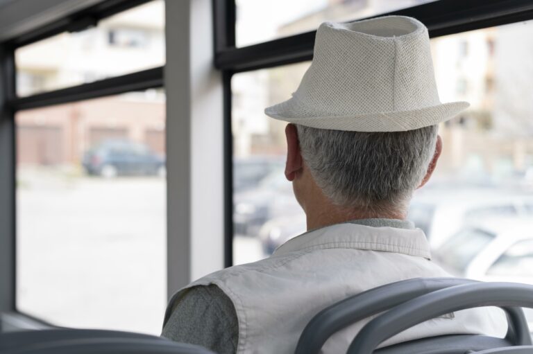 Restrição temporal para desconto em passagens de idosos é ilegal
