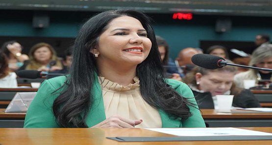 Em oito meses, Cristiane Lopes já usou gasolina para dar volta ao mundo
