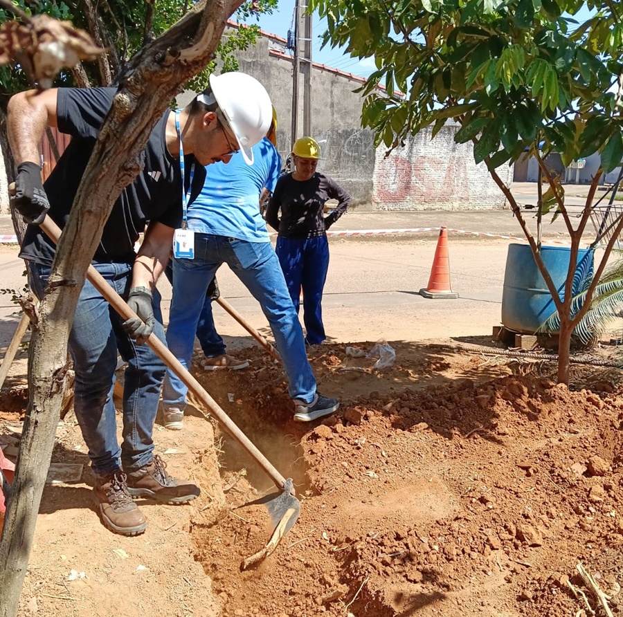 Alunos do SENAI realizam ligação de água e esgoto em moradia de Ariquemes