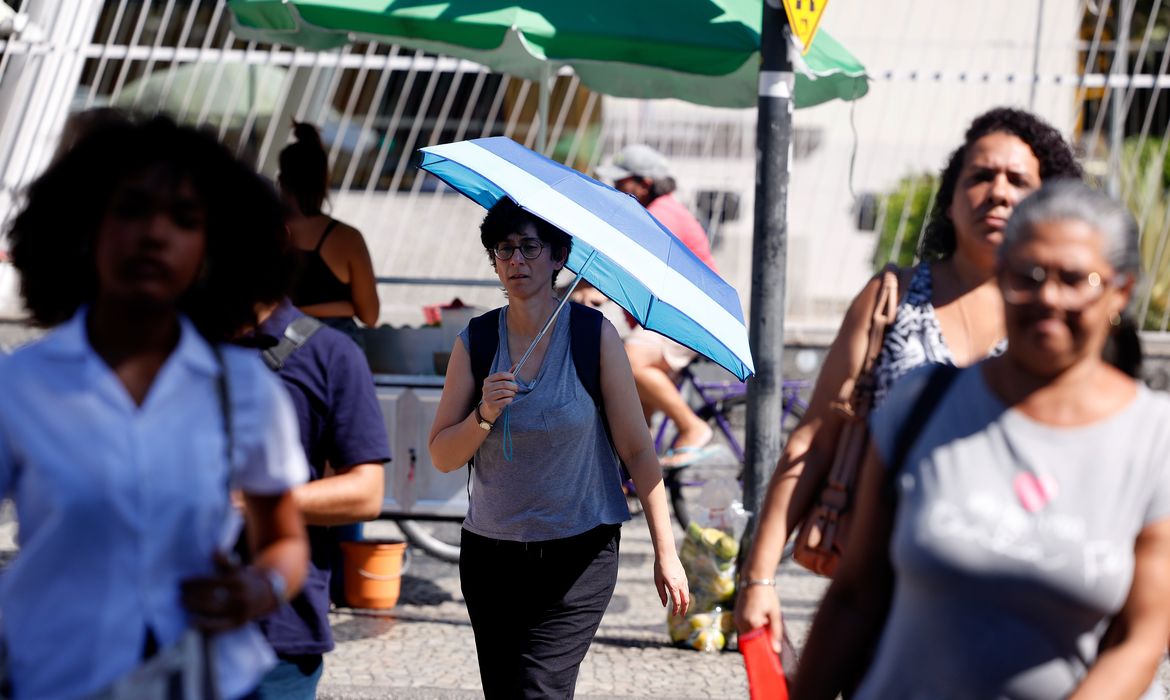 Salário mínimo deverá subir para R$ 1.741 em 2027, diz ministro da Fazenda
