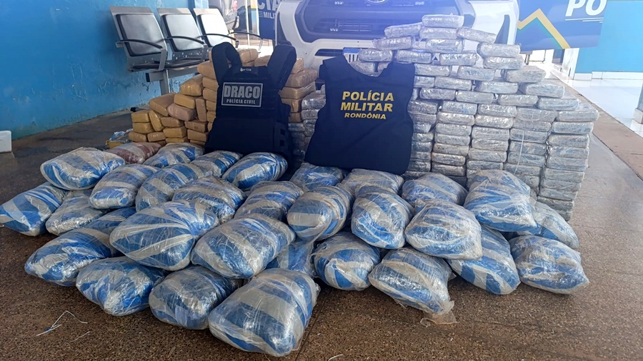 Polícia encontra 250 quilos de skunk escondidos às margens de curso d’água em Rondônia