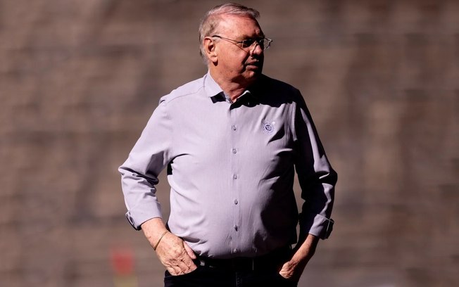Presidente do Corinthians analisa dívidas e explica reunião com a SAFiel
