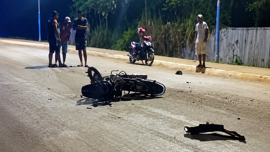 Dois motociclistas morrem após serem atingidos por caminhonete em Rondônia