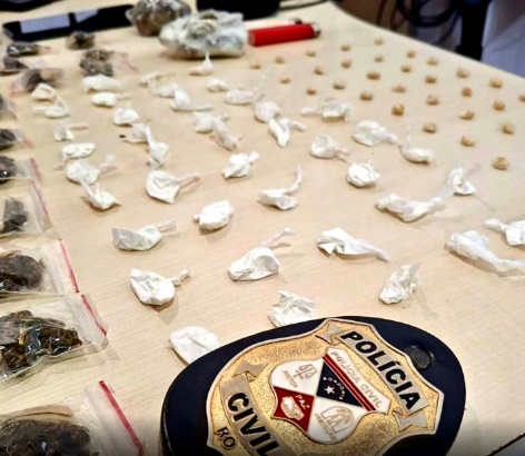 Homem é preso com 110 porções de drogas em local desativado em Vista Alegre do Abunã