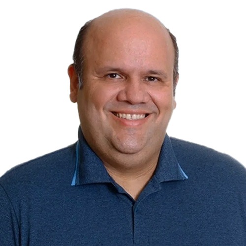 Verador Dr. Júnior Queiroz garante iluminação em área esportiva da Vila DNIT