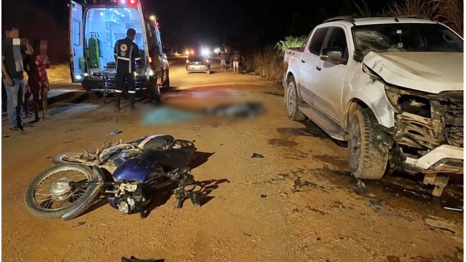 Duas crianças de 1 e 8 anos morrem após moto ser atingida por caminhonete em Nova Mamoré