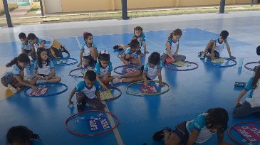 Turma do 1º ano transforma matemática em brincadeira ao ar livre em Nova Mutum Paraná

