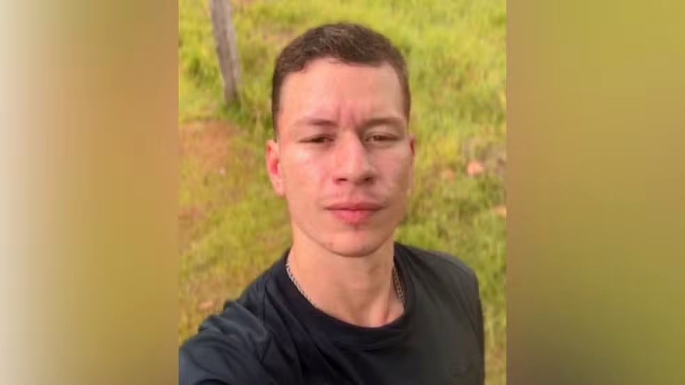 Motociclista de 22 anos morre em acidente com caminhão e caminhonete na BR-364 
