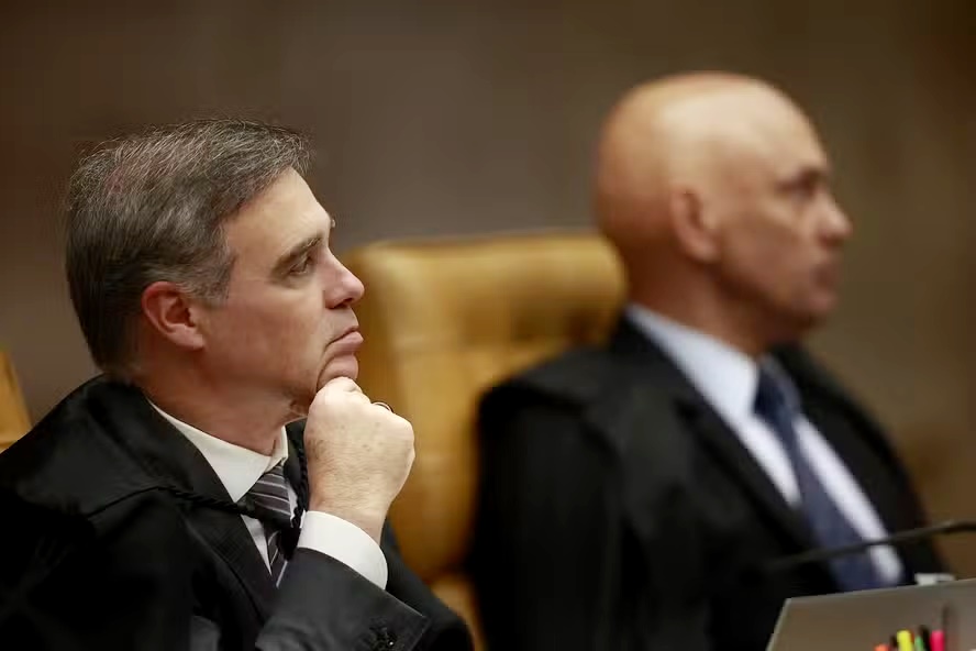 André Mendonça pede que caso de Alexandre de Moraes e Vorcaro vá ao plenário do STF