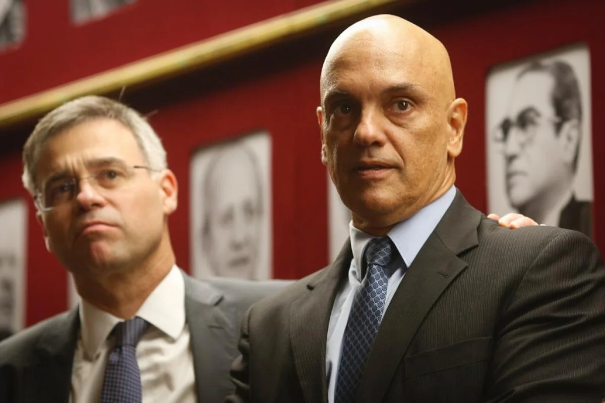Mendonça vai pedir investigação contra Moraes no Supremo, após PF descobrir mensagens