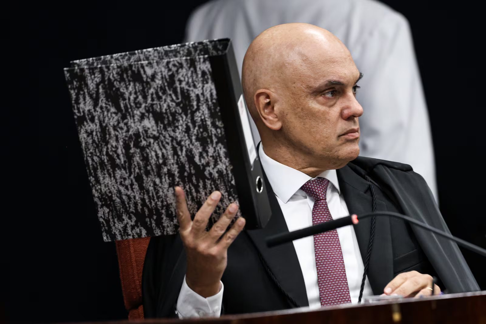 Veja o que a PF descobriu sobre a relação entre Moraes e Vorcaro