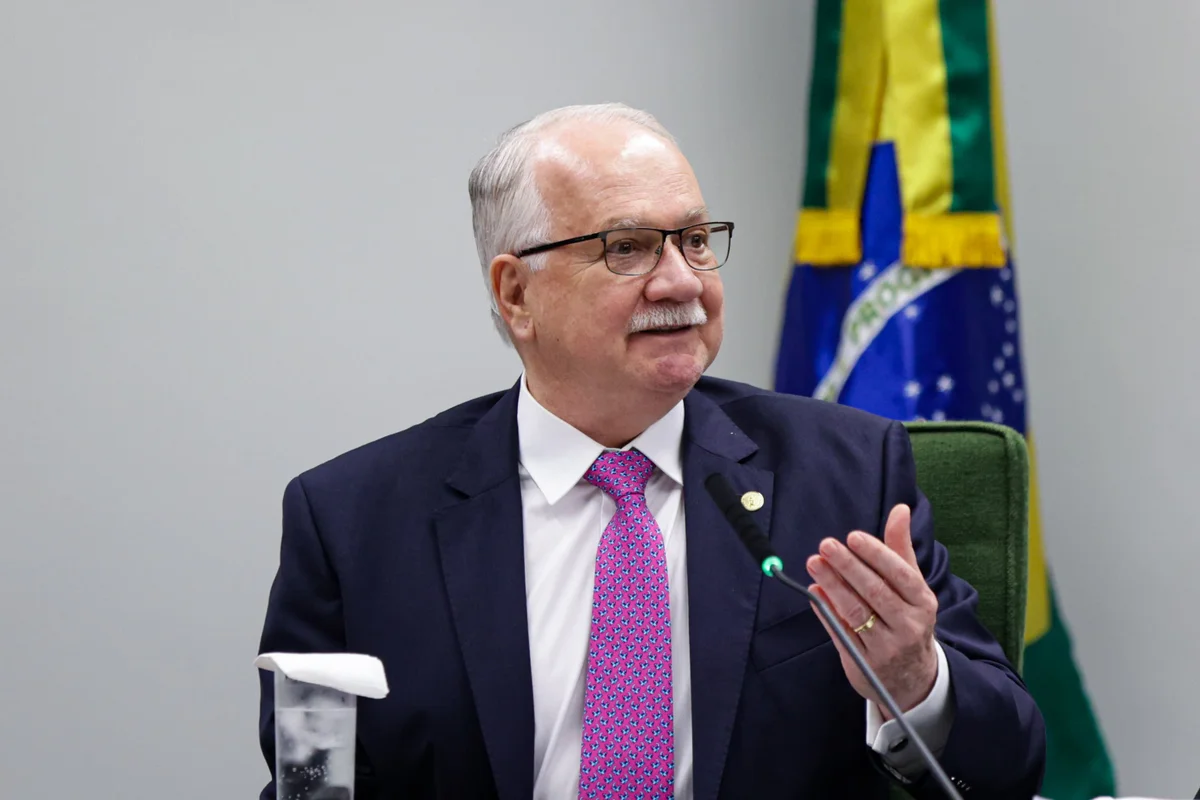 Ministro Fachin retira pedido para investigar Mendonça do inquérito das fake news
