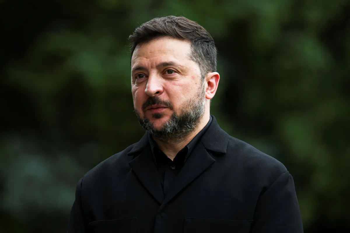 Companhia aérea suspende voos para Rússia após alerta de presidente Volodymyr Zelensky