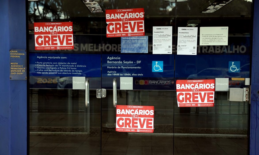 Bancários rejeitam proposta da Caixa e mantêm greve por tempo indeterminado