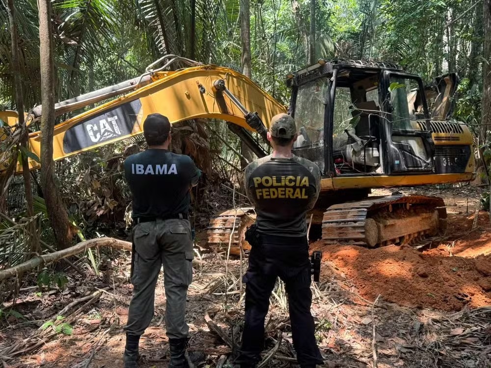 PF e Ibama destroem equipamentos de garimpo ilegal em terras indígenas 