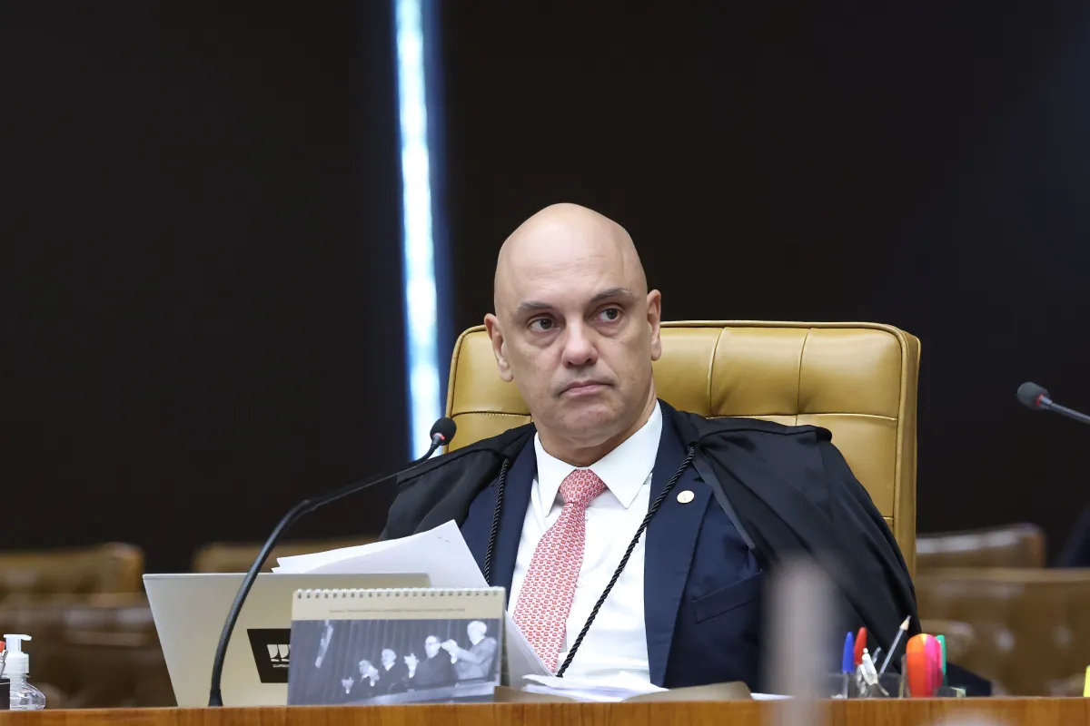 Desesperado, ministro Moraes busca colegas do STF para refutar vínculo com Vorcaro
