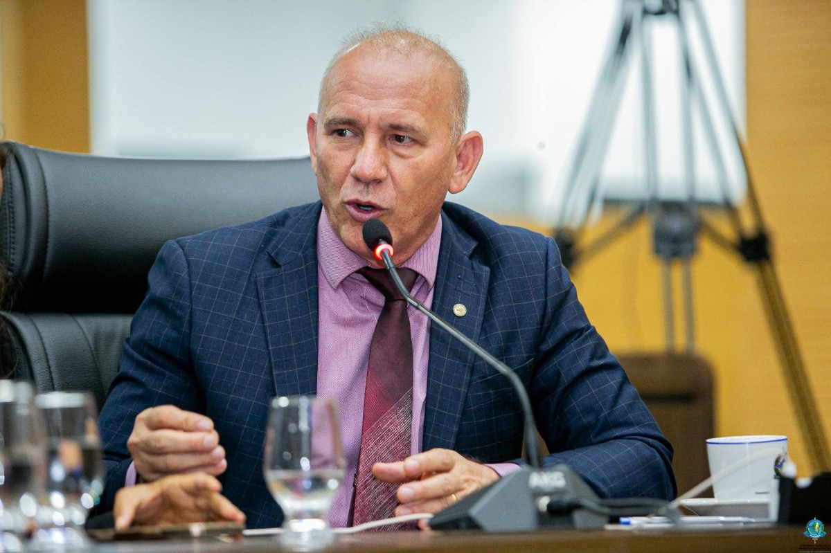 PL substitui Ezequiel Neiva e lança “Adriano Bombeiro” para deputado federal