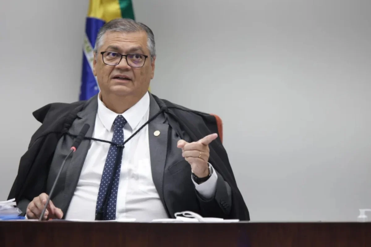 Ministro de Lula vota, se arrepende, pede vista e chama sessão do STF de "desastrada"