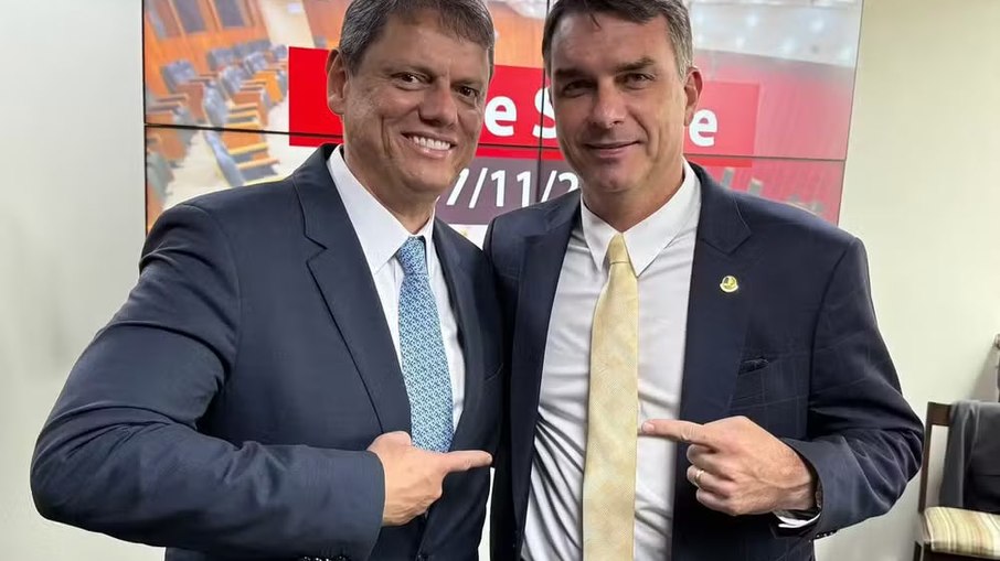 Flávio Bolsonaro ganhou um aliado de peso na reta final da campanha presidencial
