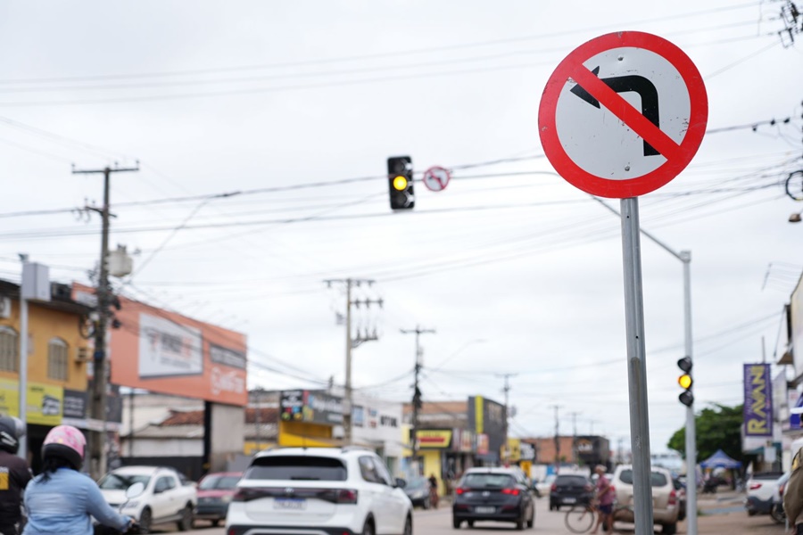 Semáforos funcionam em modo intermitente durante a madrugada em 15 cruzamentos de Porto Velho
