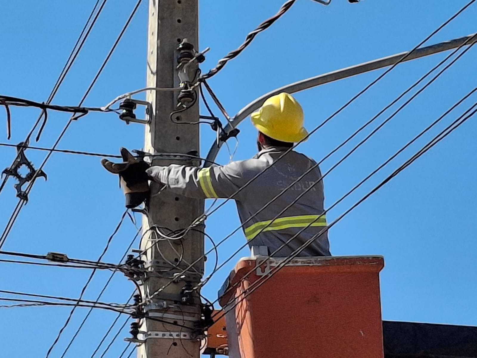 Após pedido de Dr. Júnior Queiroz, iluminação pública recebe melhorias no Bairro Lagoa