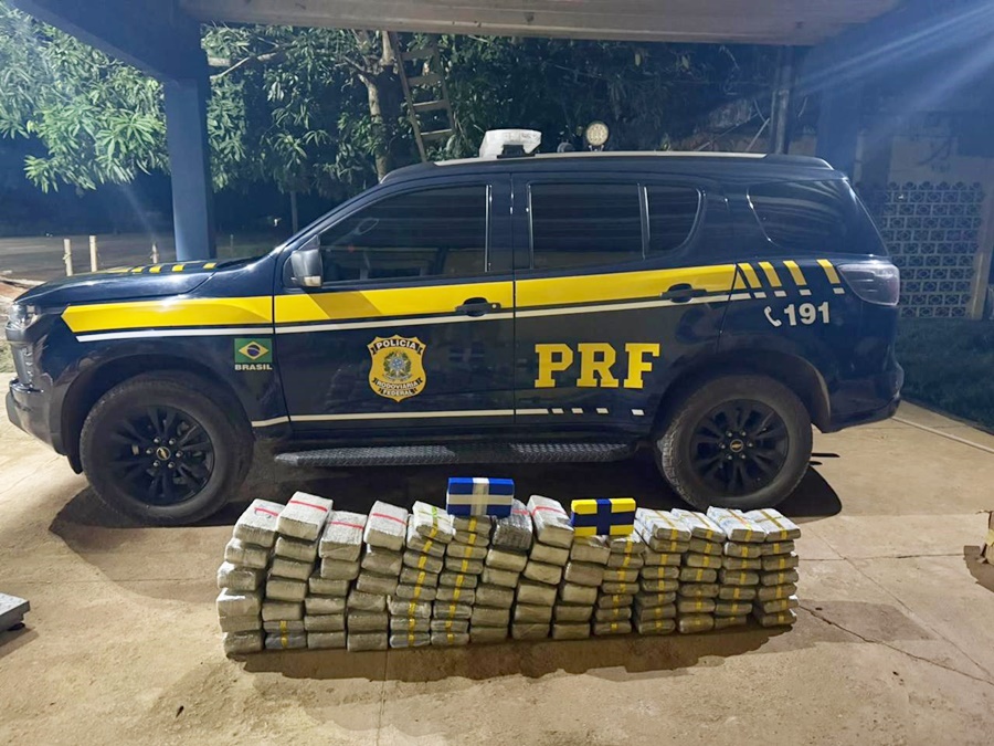 PRF apreende mais de 100 kg de drogas escondidos em caixas na carroceria de picape em PVH