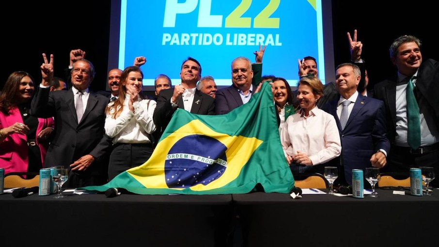 PL cresce nas urnas, lidera disputa para o Planalto e domina o Congresso Nacional