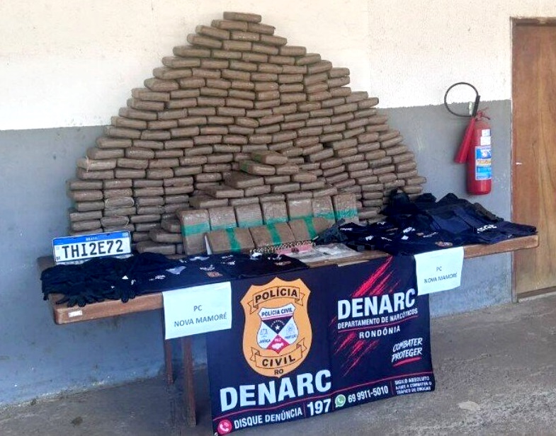 Denarc apreende cerca de 300 kg de skunk, pistola e colete balístico em Porto Velho