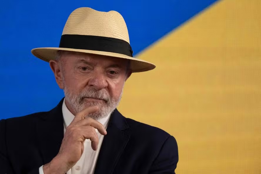 Sem celular, Lula vive “mundo paralelo” e preocupa equipe e políticos: “Fora da realidade”