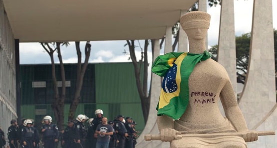 Moraes autoriza regime semiaberto para 'Débora do Batom' e desconto na pena