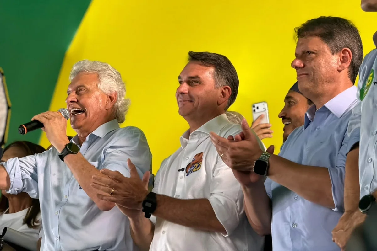 Ronaldo Caiado anuncia apoio a Flávio Bolsonaro no 2º turno da eleição presidencial
