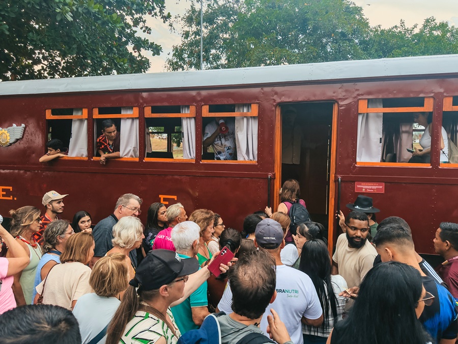 Turistas se encantam com passeio histórico na Madeira-Mamoré em Porto Velho