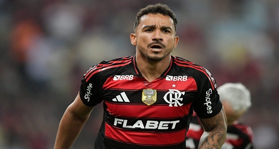 Danilo passa por cirurgia após fraturas na mandíbula e vai desfalcar o Flamengo 