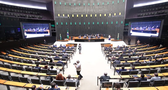 Concursos públicos com salários de até R$ 32 mil abrem inscrições nesta semana
