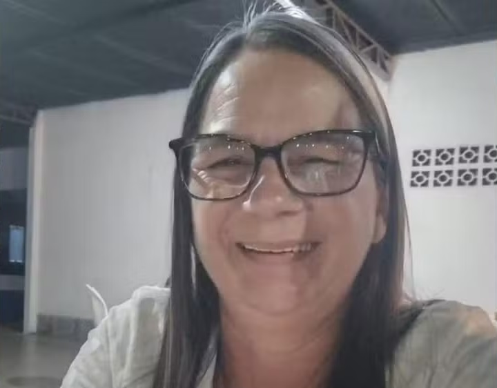 Mulher morre atropelada por caminhonete quando seguia para a igreja 