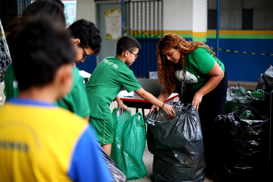 Gincana ambiental mobiliza 430 alunos e recolhe mais de 46 mil recicláveis em Porto Velho
